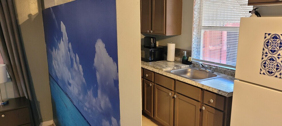 Building Photo - 129 SE 2nd Ter