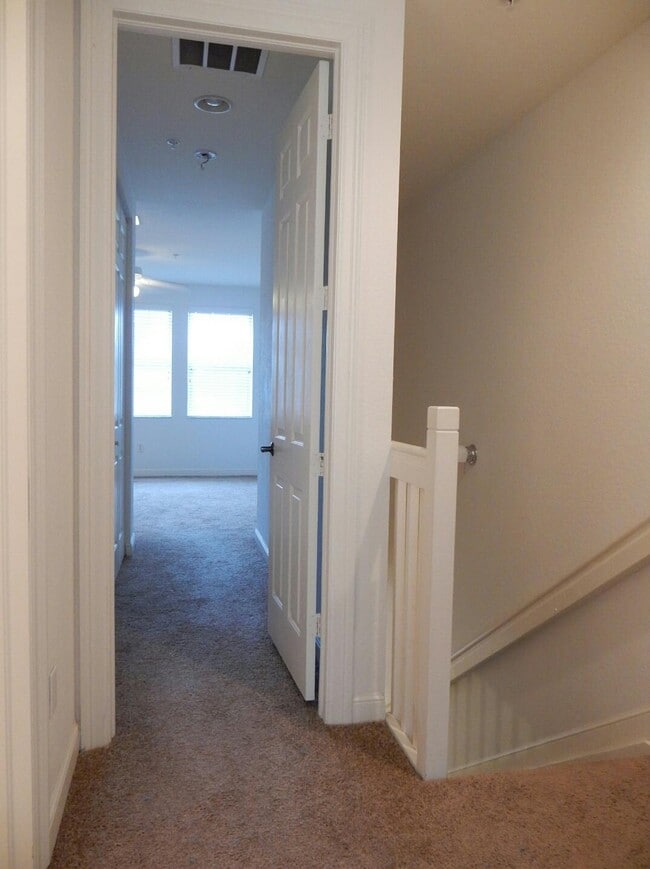 Building Photo - 660 Amador Ln