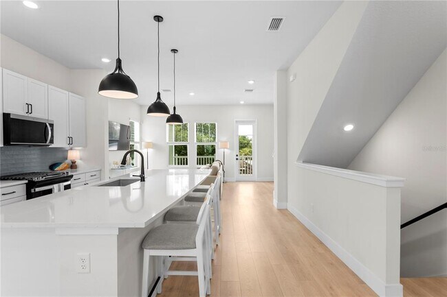 Building Photo - 114-121 21st St N