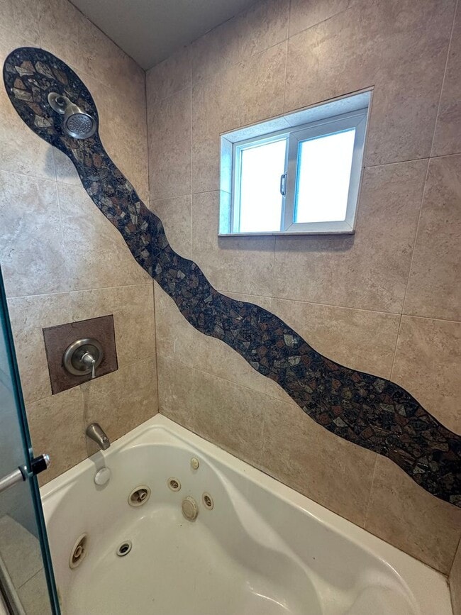 Building Photo - 522 Garfield Ave