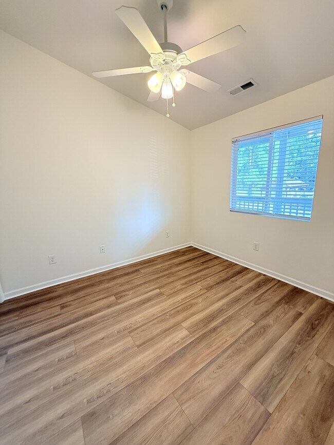 Building Photo - 1280 White Tree Ln