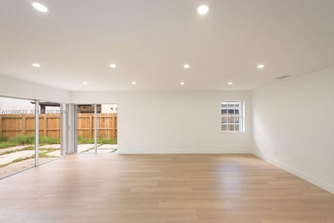 Building Photo - 13912 SW 103rd Ln