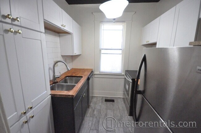 Building Photo - 204 Summit St