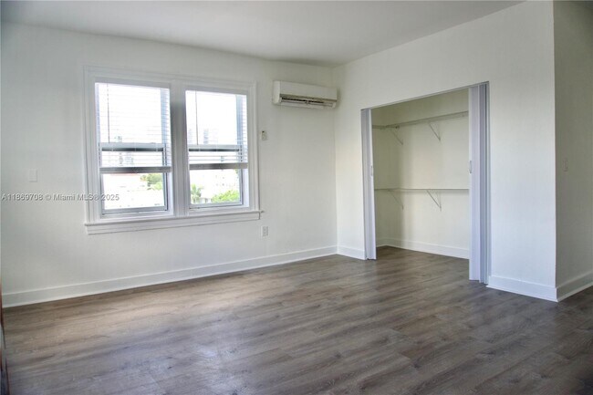 Building Photo - 501 SW 6th Ct