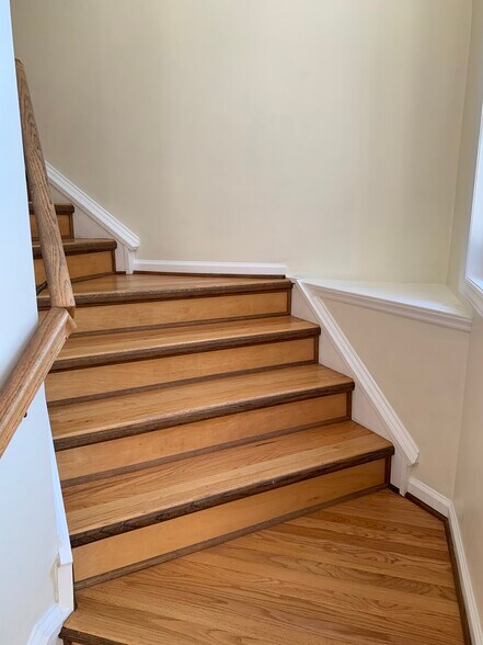 stairway - 5420 Phillipsburg Dr