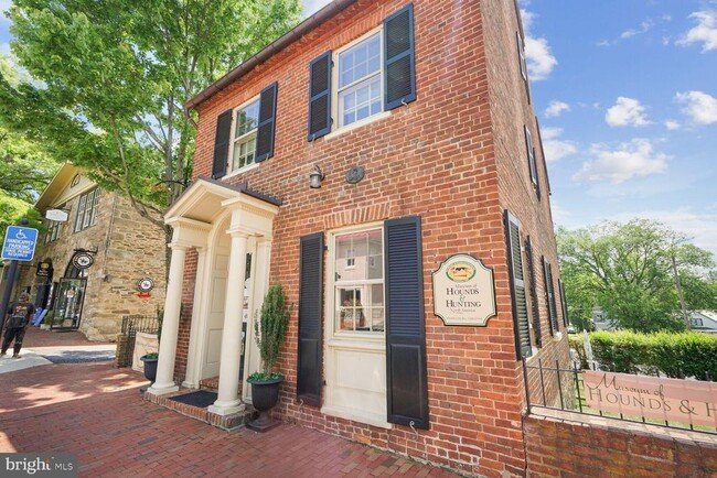Building Photo - 601 Martingale Rdg Dr
