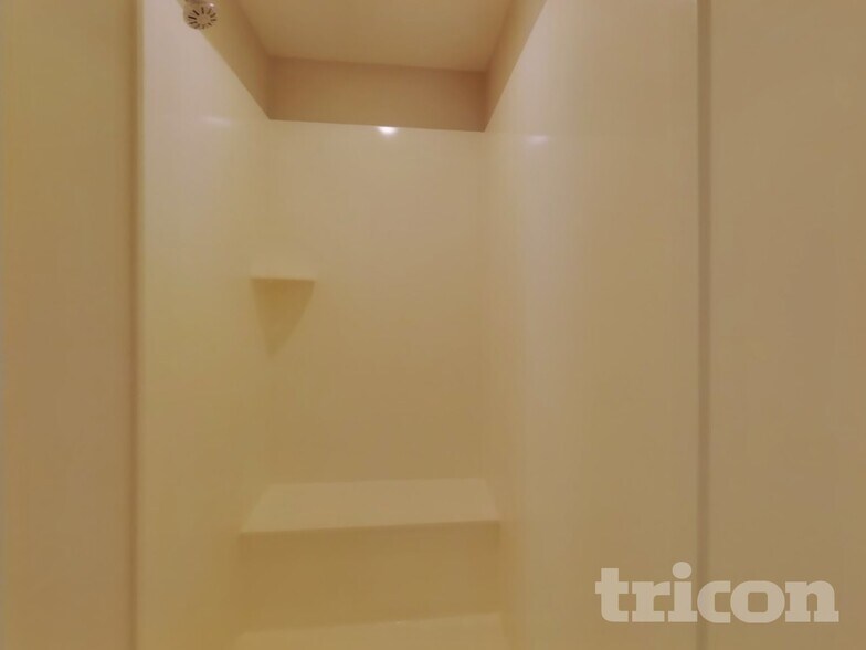 Building Photo - 12573 W Hummingbird Terrace