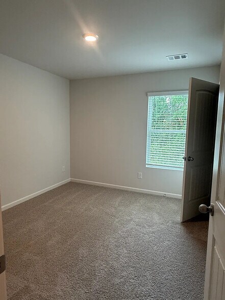 Building Photo - Room in Townhome on Greyton Dr