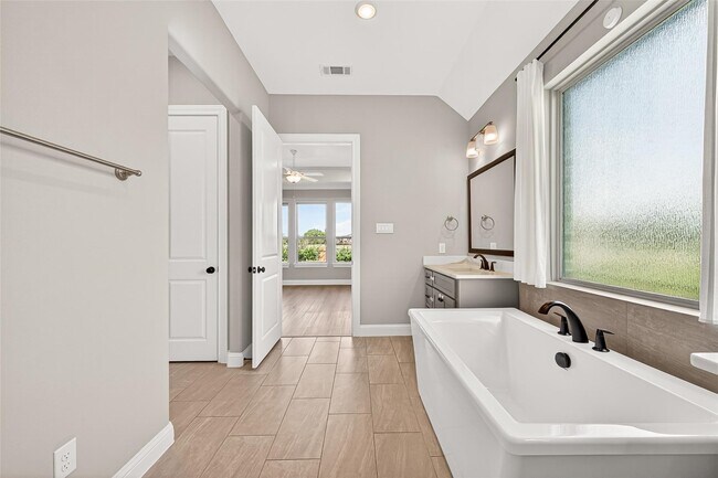 Building Photo - 1635 Delta Oaks Dr