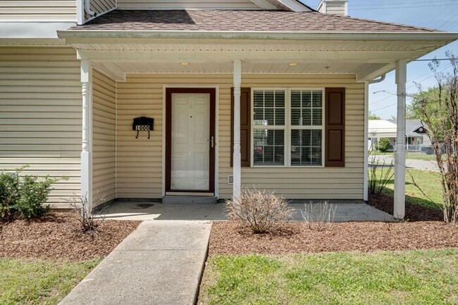 Building Photo - Beautiful Two Story Home in Old Hickory