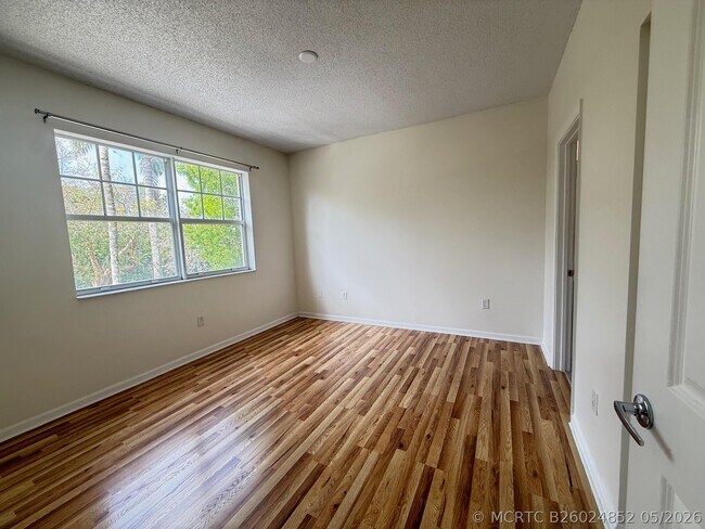 Building Photo - 5800 W Sample Rd