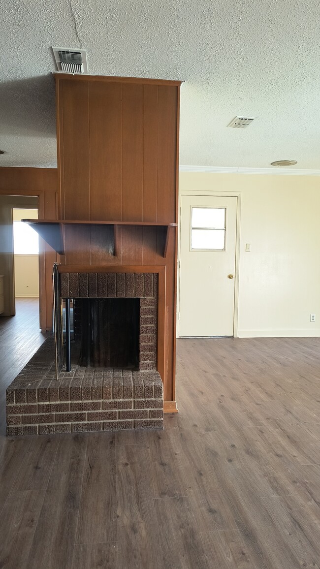 Building Photo - 3003 S Taft St