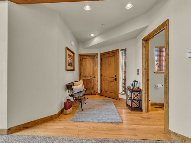 Building Photo - Cedar Ridge Townhome  **Mid-April thru November Rental**