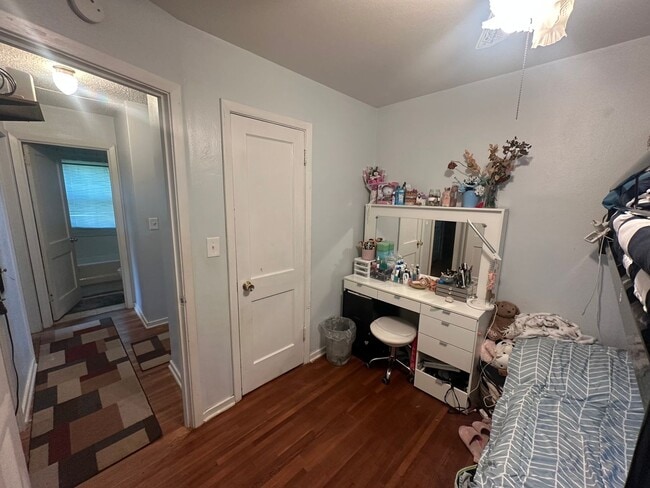 Building Photo - Charming 3 Bedroom Home in Heart if Maplew...