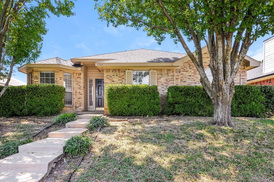 Primary Photo - 1040 Glencrest Dr
