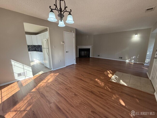 Building Photo - 131 Albury Way