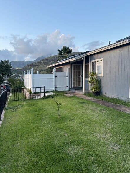 Building Photo - 86-138-138 Leihoku St
