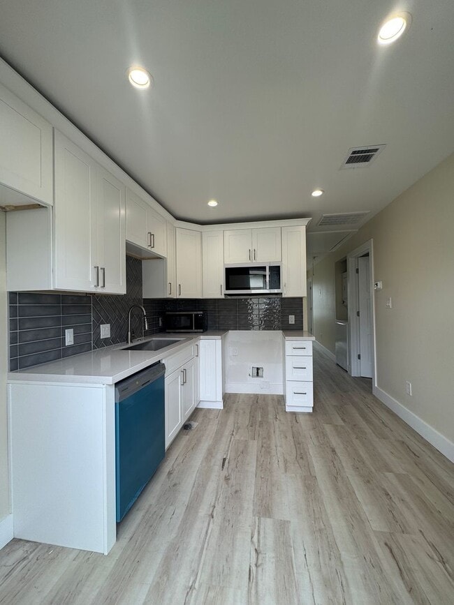 Building Photo - 7316 La Salette St