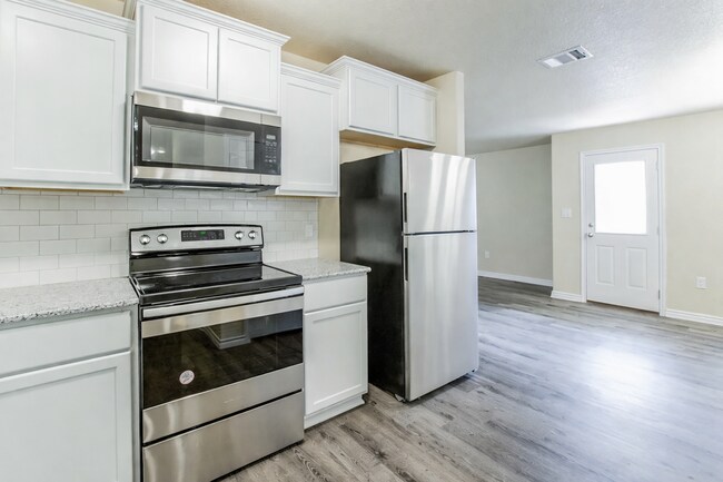 Building Photo - AVAILABLE NOW ; APPLY TODAY ON OUR WEBSITE; 1 MONTH FREE