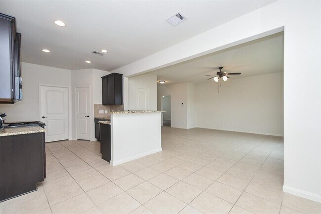 Building Photo - 21022 Echo Manor Dr