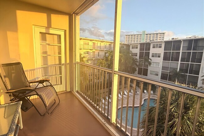 Building Photo - 4117 Bougainvilla Dr