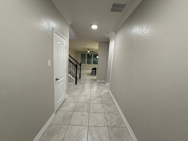 Building Photo - 675 Pebble Bend
