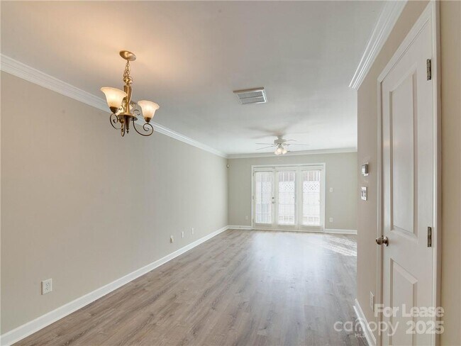 Building Photo - 1344 Green Oaks Ln