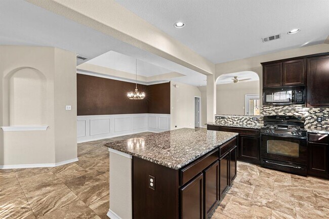 Building Photo - 318 Pond View Pass