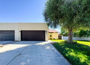 Building Photo - "Newly Updated 3-Bedroom Duplex with 2 Ful...