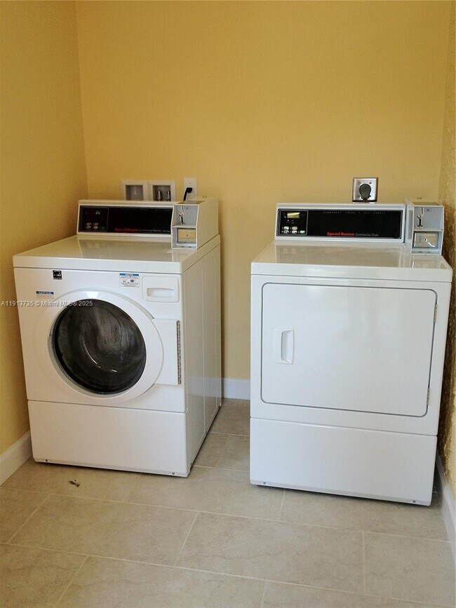 Building Photo - 219 SW 9th Ave