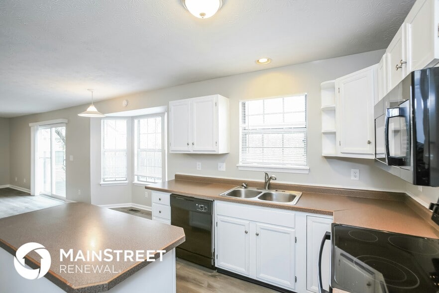 Building Photo - 8360 Sawgrass Dr