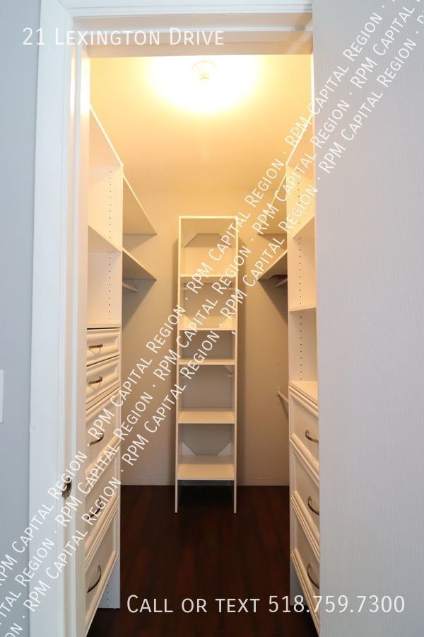 Building Photo - Lexington Drive 3 Bedroom Townhome