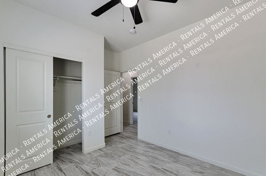 Building Photo - 3727 N Stone Ave