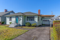 Building Photo - THREE BEDROOM HOUSE IN LONGVIEW