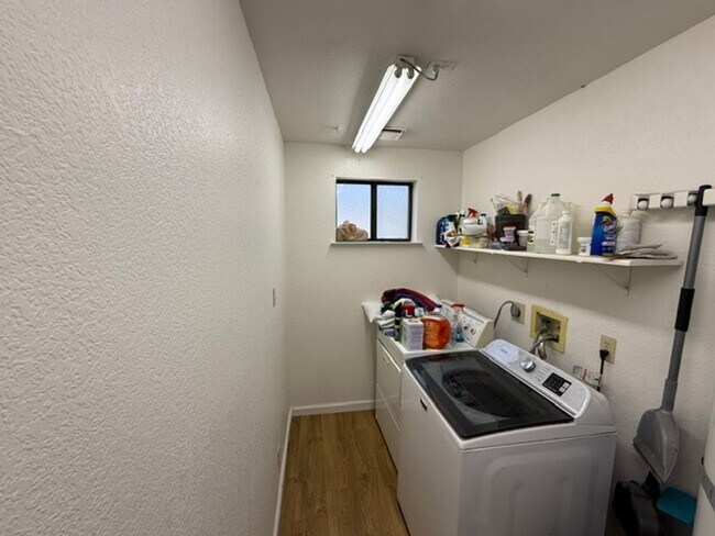 Building Photo - Resort-Style Living at Poker Flats gated community – 4 BR / 3 BA Multi-Level Home