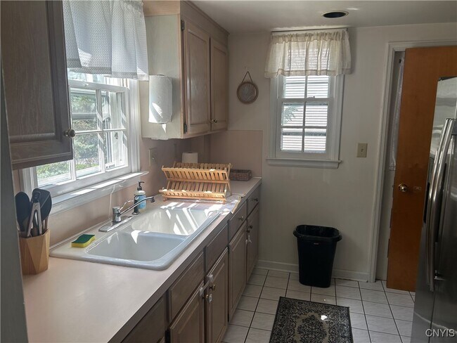 Building Photo - 805 4th St