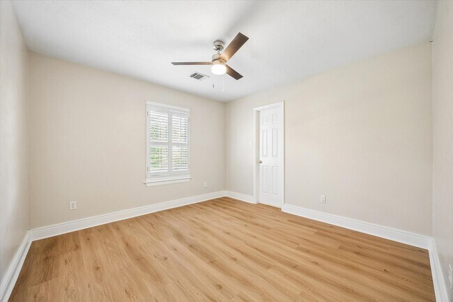 Building Photo - 9806 Gold Cup Way