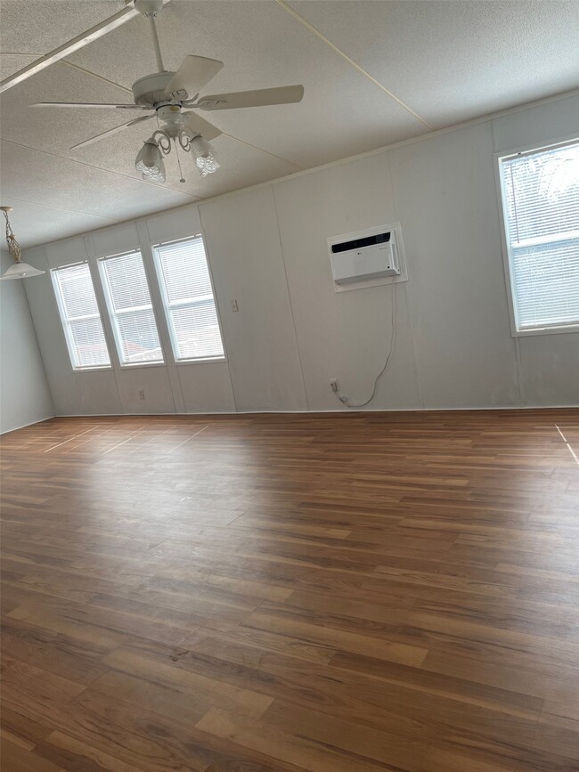 Building Photo - 9677 Longstreet Rd