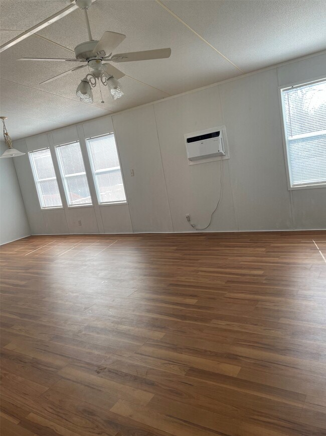 Building Photo - 9681 Longstreet Rd