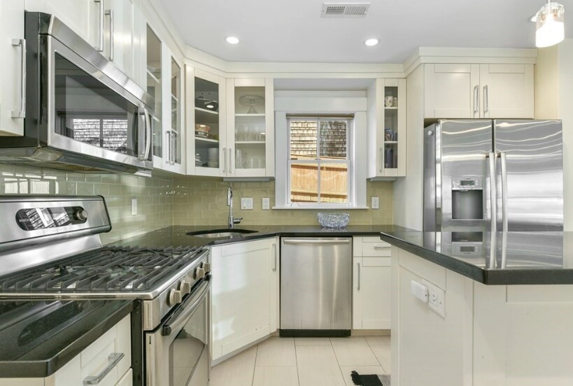 Building Photo - 408 Putnam Ave