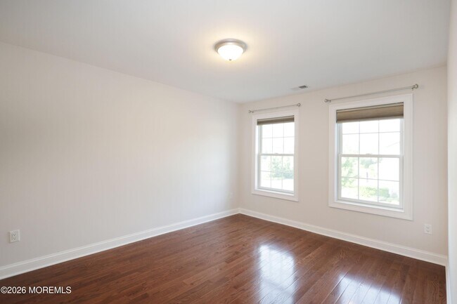 Building Photo - 10 Gonzalez Dr