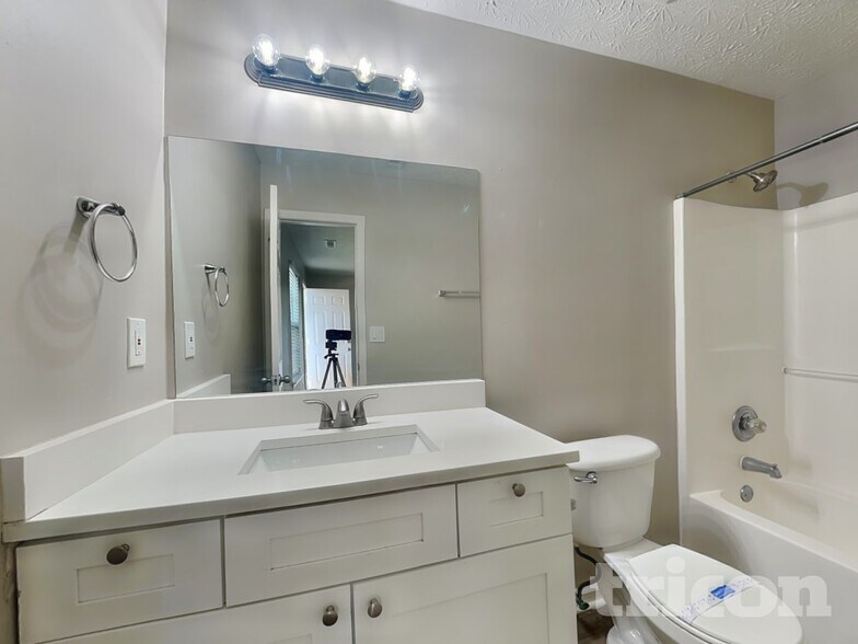 Building Photo - 1270 St Francis Ct