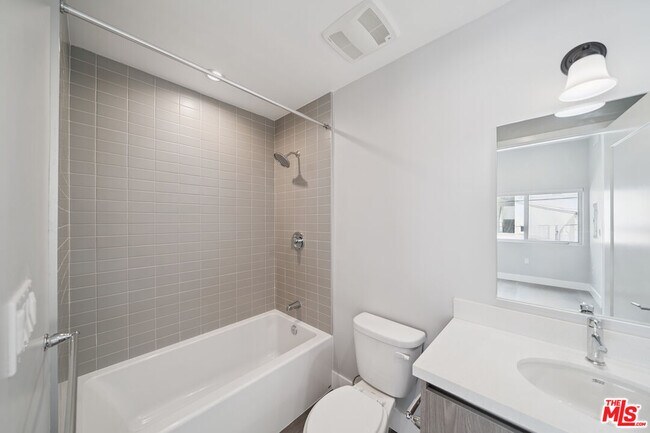 Building Photo - 1223 Hayworth Ave