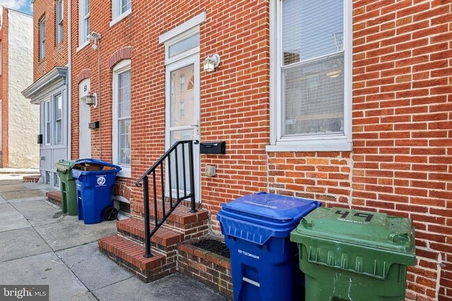 Building Photo - 49 E Heath St