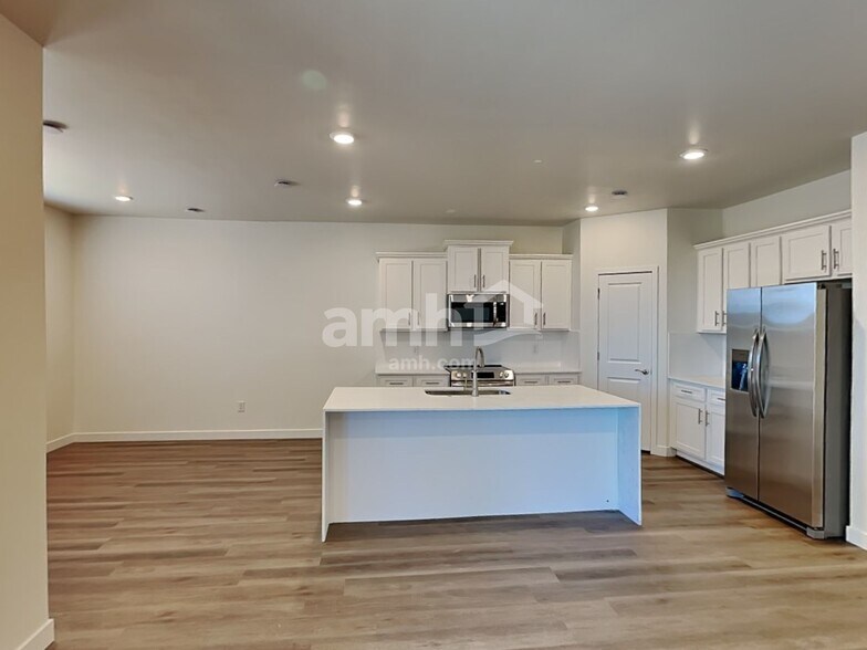 Building Photo - 6542 E Paseo Baranda