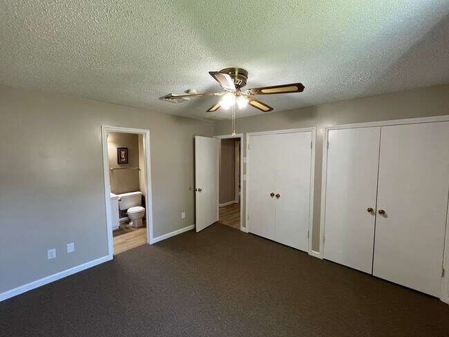 Building Photo - 1681 Village Pl