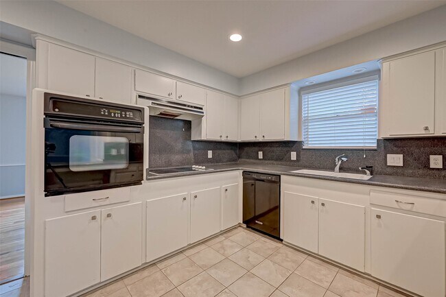 Building Photo - 5734 Spellman Rd