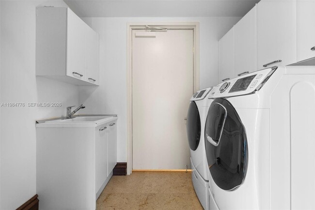 Building Photo - 16047 Collins Ave