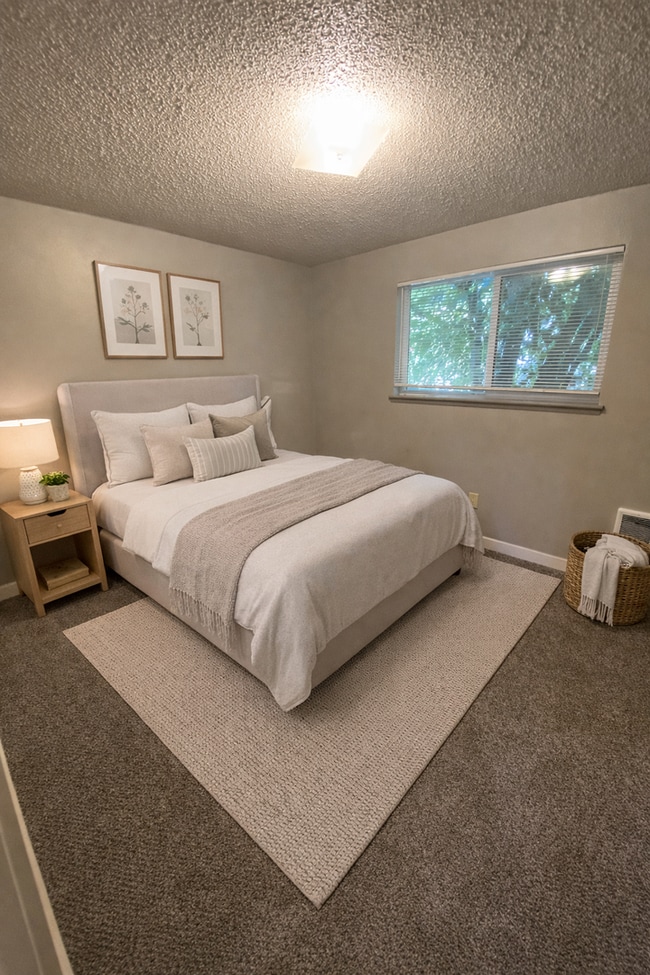 Building Photo - YAK017