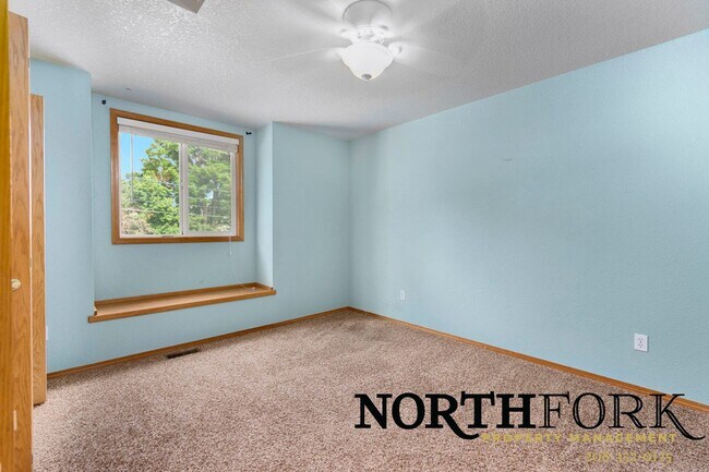 Building Photo - SE Boise Condo